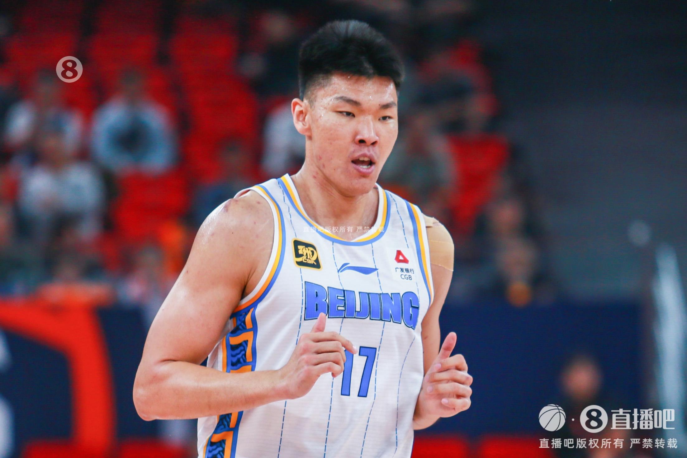 進(jìn)攻端把握機(jī)會不錯(cuò)！范子銘10投7中貢獻(xiàn)16分3助攻